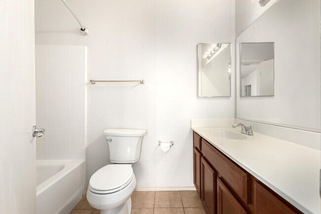 Building Photo - 2150 E Bell Rd