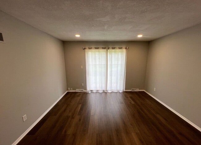 Building Photo - Coming Soon: Updated 3 Bedroom Duplex with...