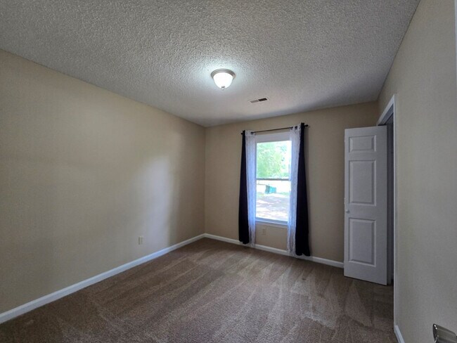 Building Photo - 1520 Crowndale Dr