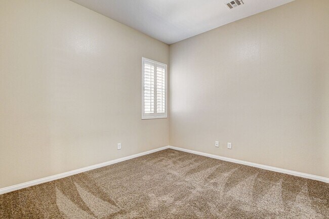 Building Photo - 4 Bedroom Single Story in Mountains Edge