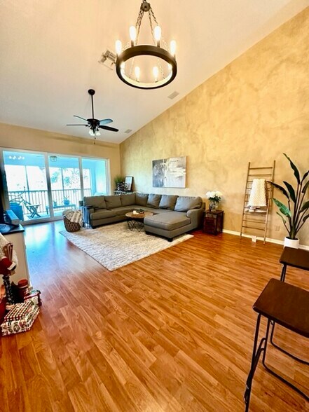 Building Photo - 5944 Sand Wedge Ln