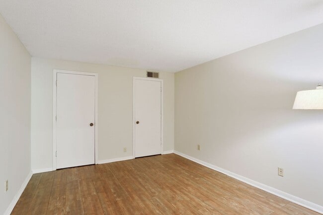 Building Photo - Spacious 2 Bed 2 Bath Townhouse in Plymouth!