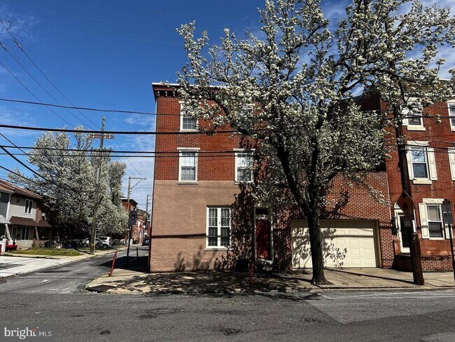 Building Photo - 1037 Shackamaxon St