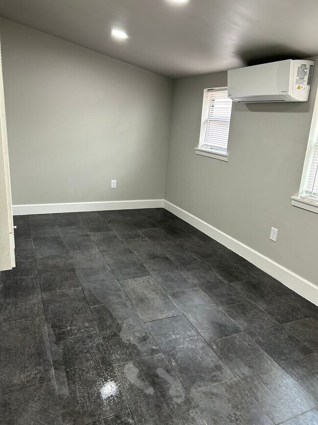 Building Photo - 806 Lexington