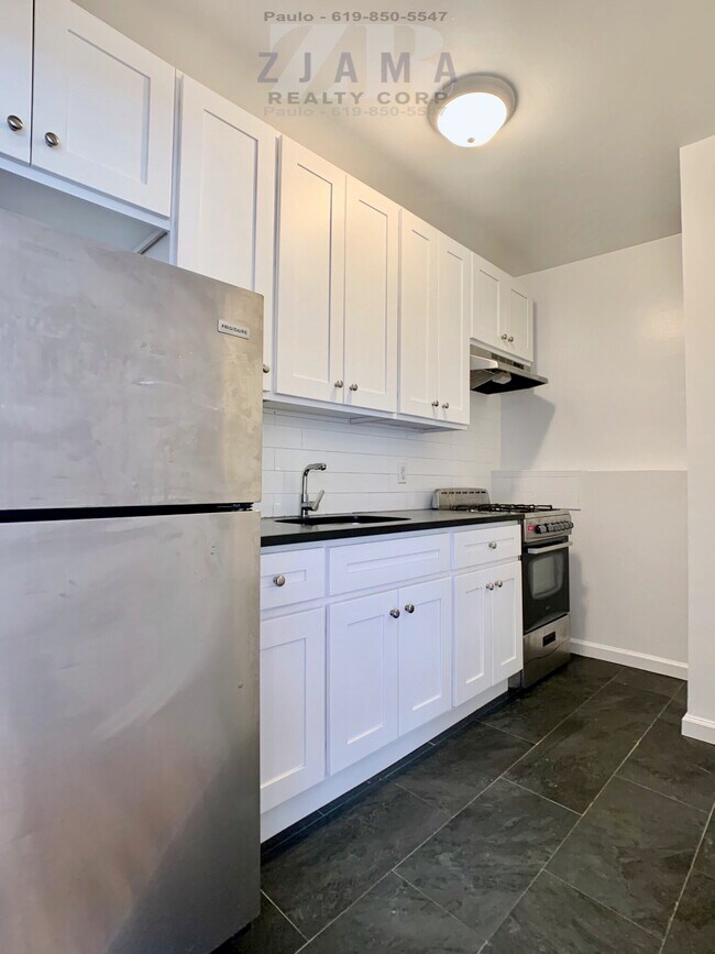 Building Photo - 142 St Pauls Pl