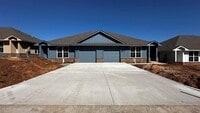 Building Photo - 1701 Creek