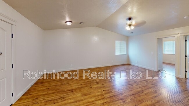 Building Photo - 279 Country Club Pkwy