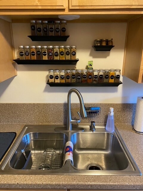 Kitchen - 4049 La Salle Ave