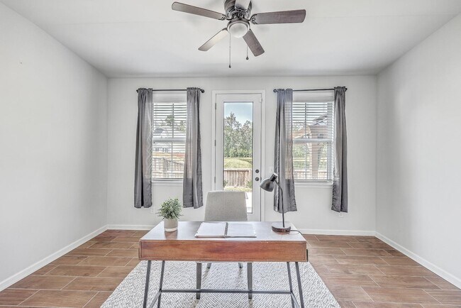 Building Photo - 132 McClellan Way