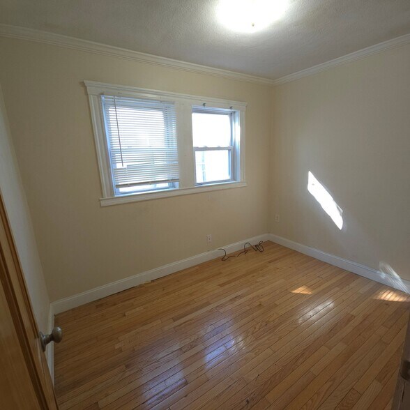Building Photo - 10 Alcott Park