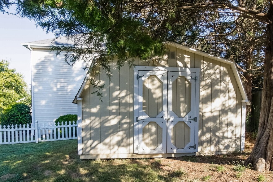 Building Photo - 8921 Cameron Spring Rd