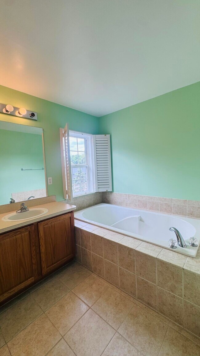 Building Photo - 37572 Newburgh Park Cir
