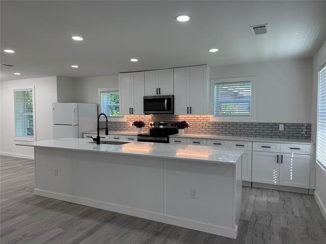 Building Photo - 310 Sunset Ct