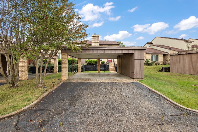 Building Photo - 27 Park Crest Pl