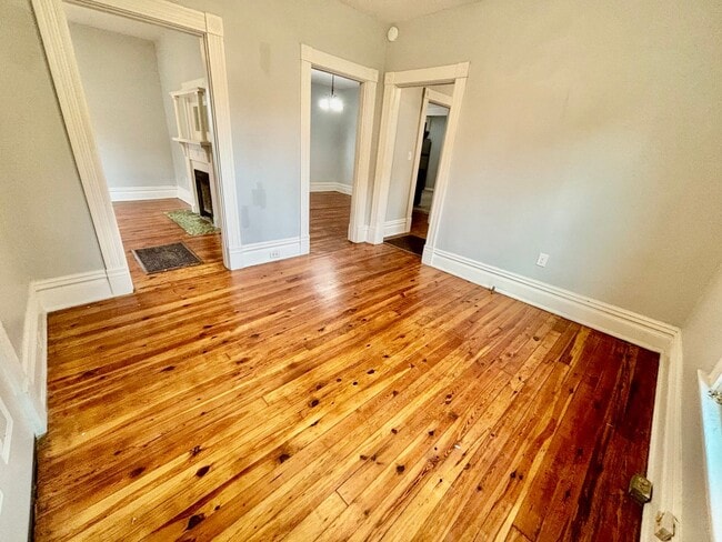 Primary Photo - 3 Bedroom in Paris!