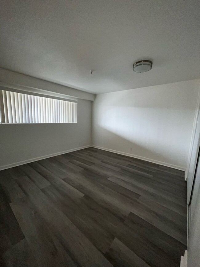 Building Photo - AVAILABLE NOW $350 off First Month Rent