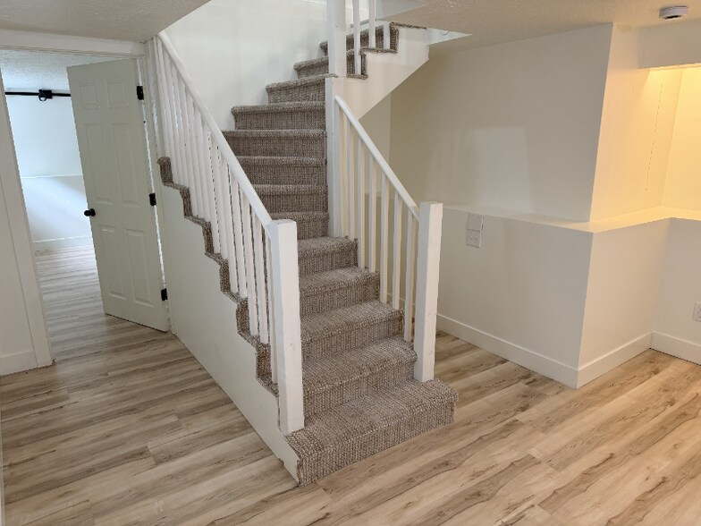 Building Photo - 208 Ogden Canyon Rd