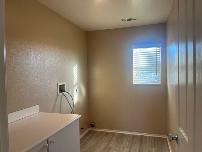 Building Photo - Spacious 4 Bedroom in Menifee