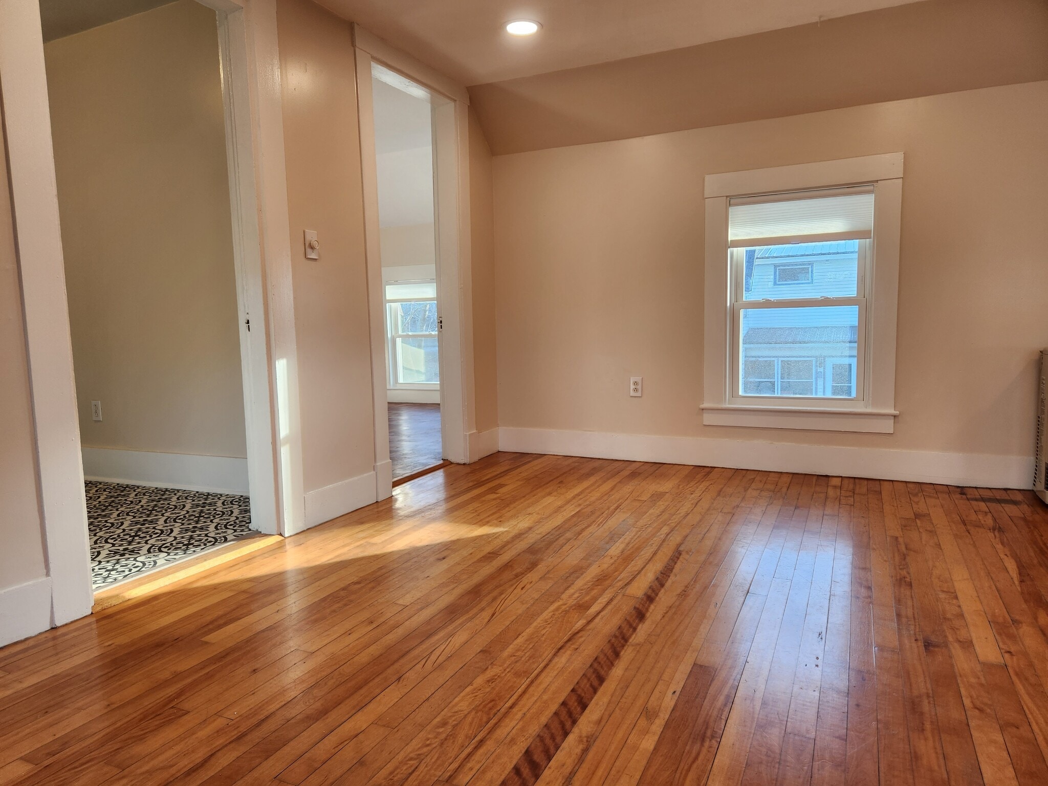 Building Photo - 14 Quimby St