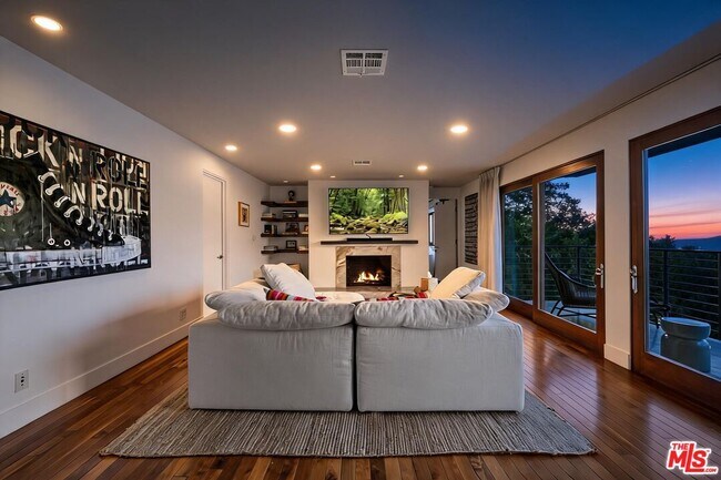 Building Photo - 2035 De Mille Dr