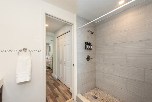 Building Photo - 1450 SW 20th Ct