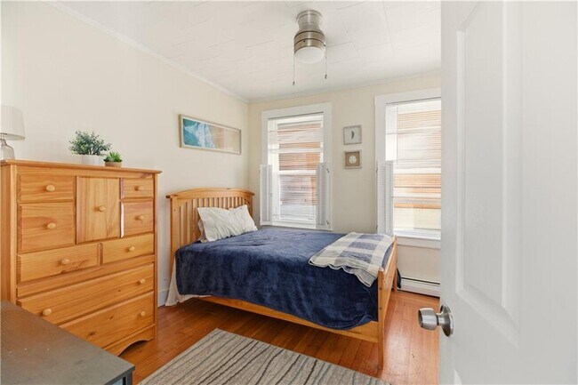 Building Photo - 13 Holland St