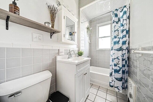 Building Photo - 89 Train St