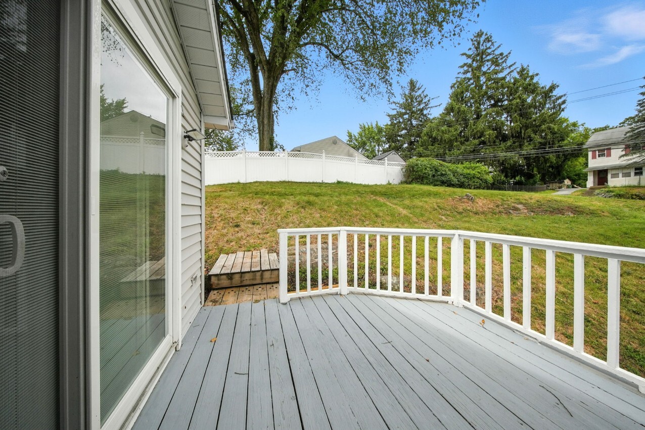 Building Photo - 155 Montgomery St