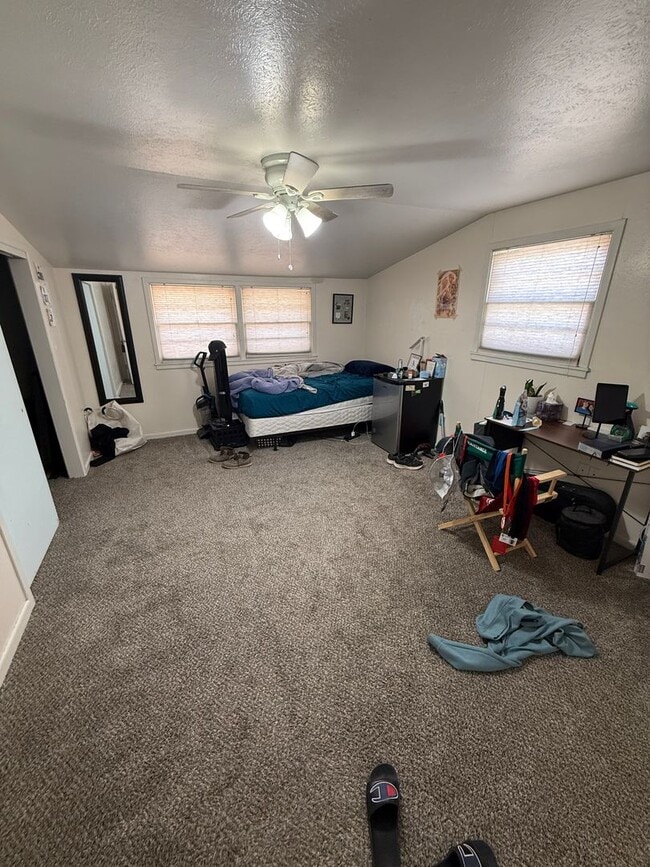 Building Photo - Pre Leasing for fall 2026! 5 bedroom 2 bath by LCU!