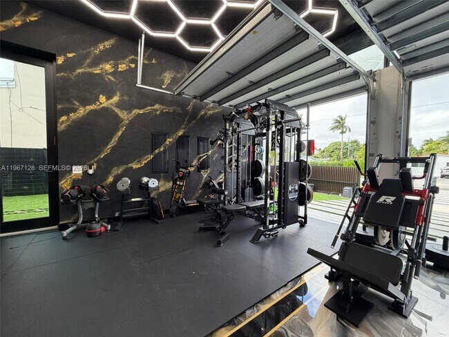 Building Photo - 1102 Washington St