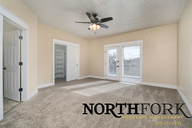 Building Photo - 7725 E Stonecastle Dr