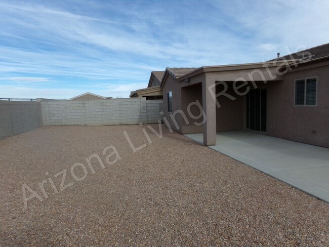 Building Photo - SUPER CLEAN 4 BEDROOM HOME