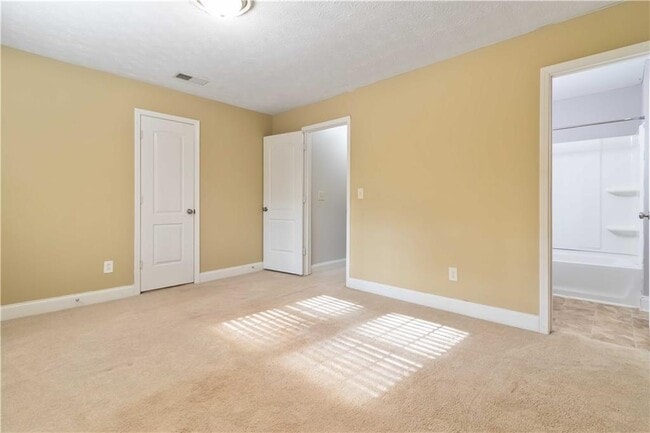 Building Photo - 888 Chartley Dr SW