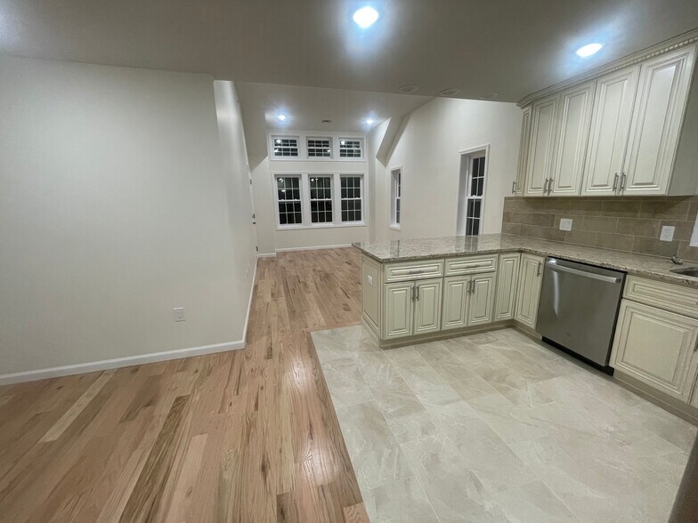 Building Photo - 26 Stuyvesant Ave