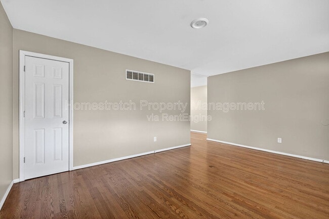 Building Photo - 2 Canary Ct