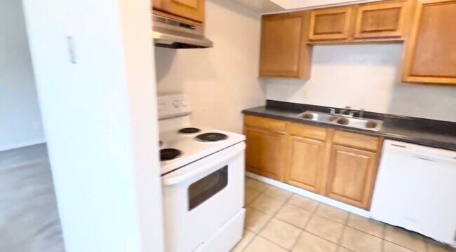 Building Photo - Meridian Apartments Your Gateway to Everything in Hampton Roads