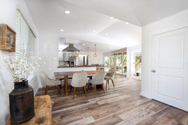 Building Photo - Extravagant 5 Star Vacation Home - Your Private Retreat in Hill Country, Wimberley Texas