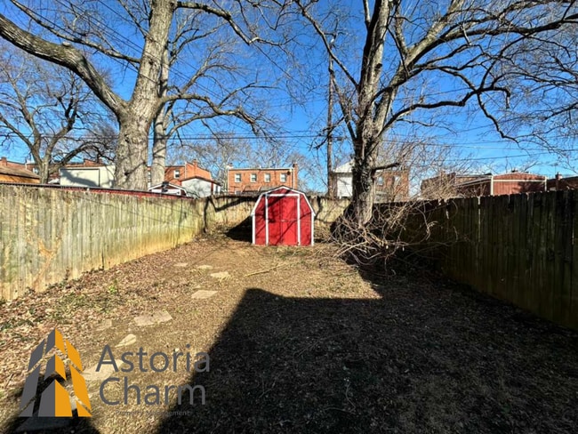 Building Photo - 3 Bedroom Home with Finished Basement, Parking, and Fenced Yard