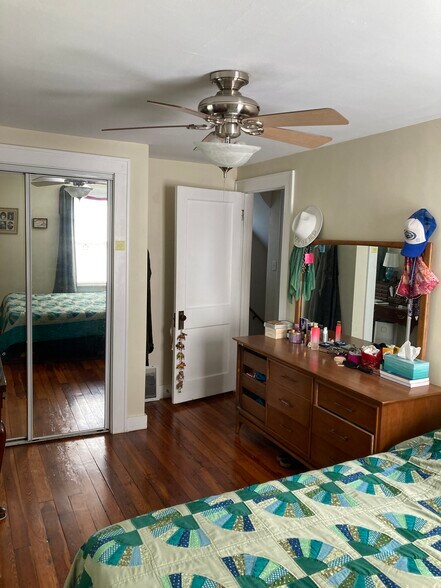Bedroom 3 - 1228 W Barnes Ave