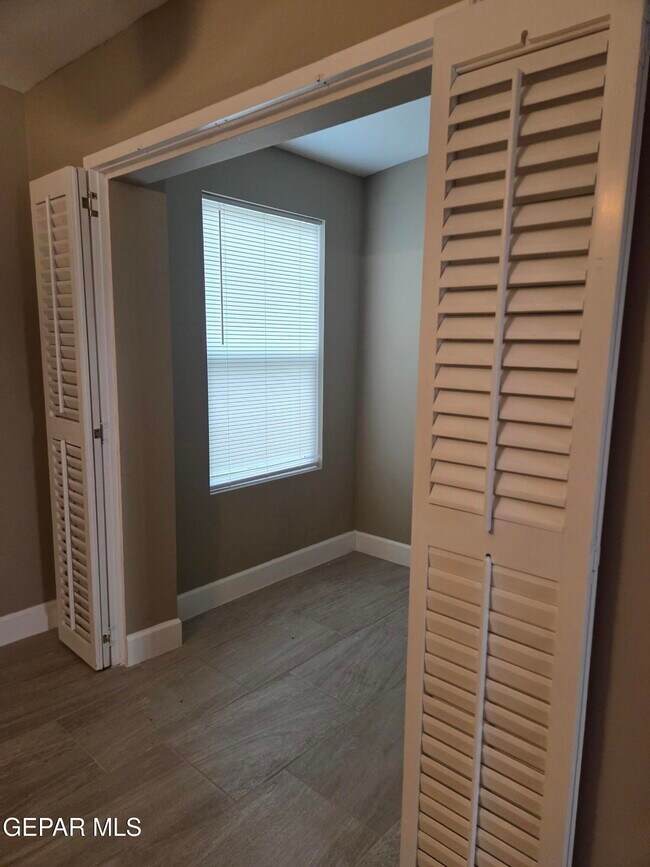 Building Photo - 15000 Ashford St