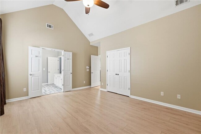 Building Photo - 726 Gardenside Cir SE