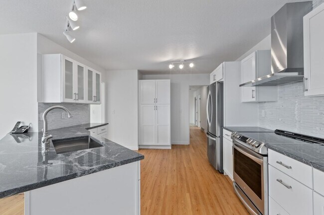 Building Photo - 4Bd/3Ba Seattle House