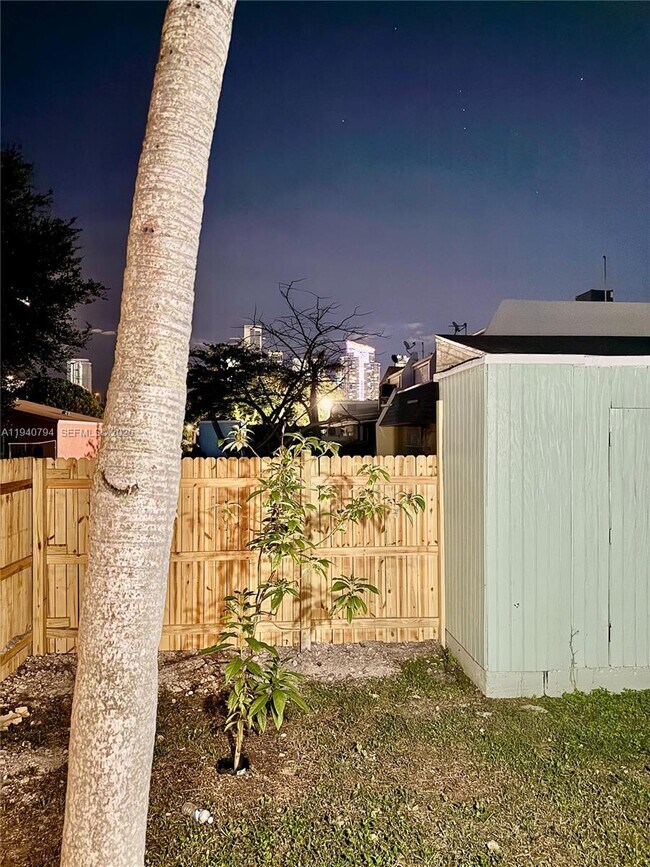 Building Photo - 617 NW 10th St