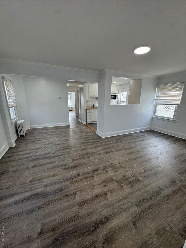 Building Photo - 10 Dorothy Ct