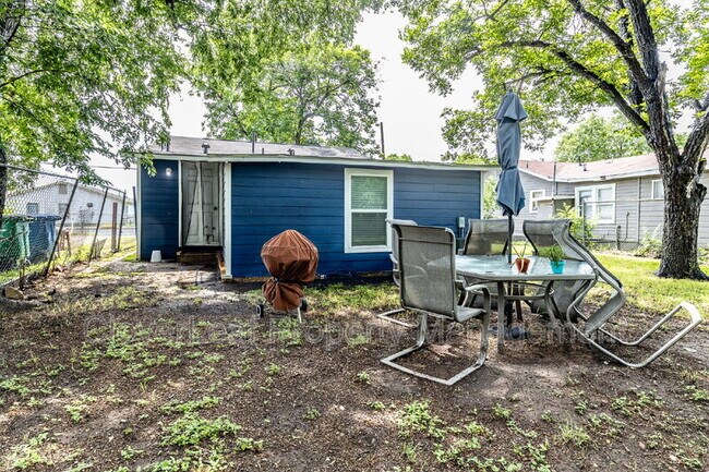 Building Photo - 2735 Pecan Valley Dr