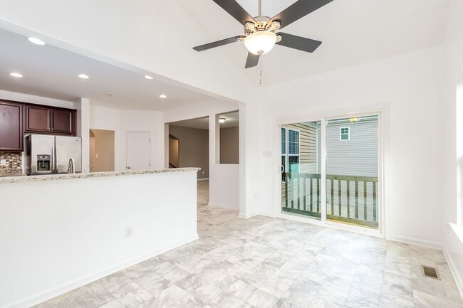 Building Photo - Spacious Home in Williamsburg - WASHINGTON RIDGE