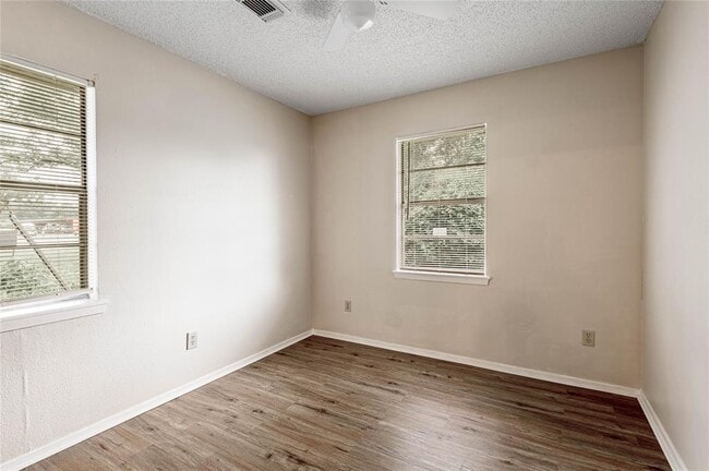 Building Photo - 125 Lee Ln