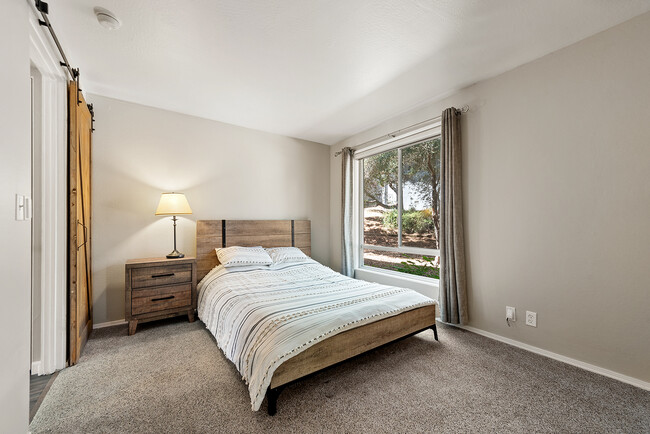 Building Photo - 954 Lea Dr