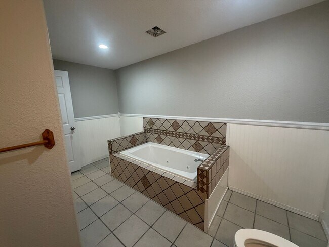 Building Photo - 24590 True Dr
