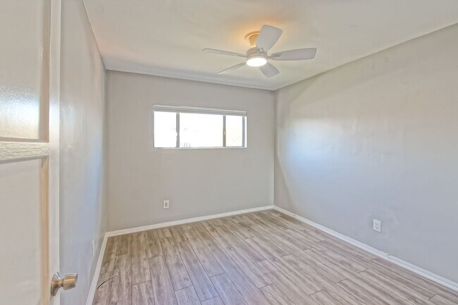 Building Photo - REMODELED, BRIGHT & AIRY 3BR2BA HOME W/ DETACHED GARAGE, CHARMING FRONT PORCH/YARD & HUGE REAR YA...